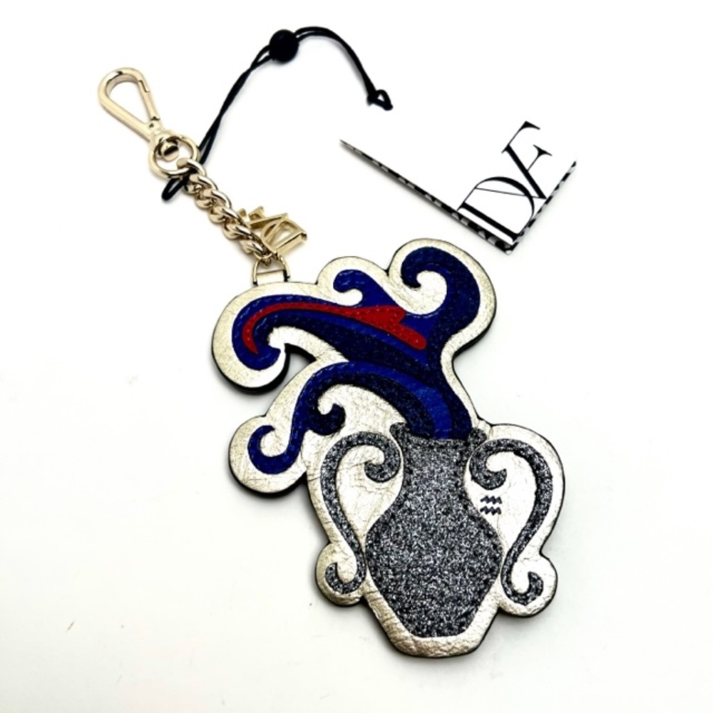 NWT DIANE VON FURSTENBERG ZODIAC CHARM AQUARIUS KEYCHAIN BAG CHARM